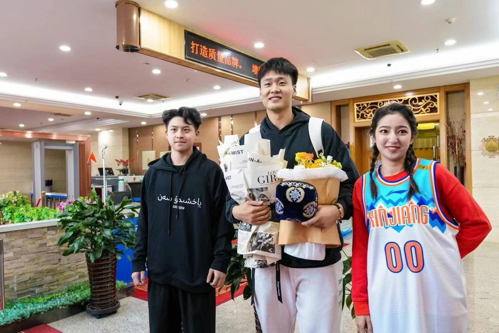 第59分钟，本纳塞尔直塞，卢安-特雷索尔迪将球挡了一下，不过球还是被普利西奇拿到，后者顺势射门攻破孔西利十指关，AC米兰1-0萨索洛。